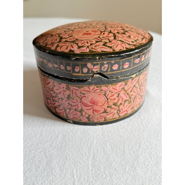 Vintage 1970s Kashmiri Papier Mâché Floral Trinket Box Black Pink and Gold For Sale In New York - Image 6 of 11