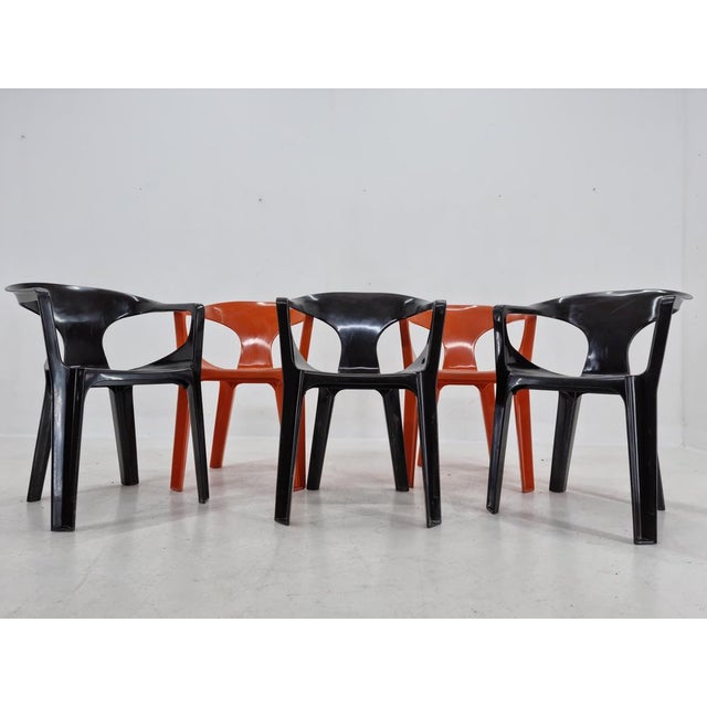 Iconic monobloc - Fauteuil 300 / Monobloc, 1972 - Confortable - Practical - Stackable - Marked by label - Rare colored -...