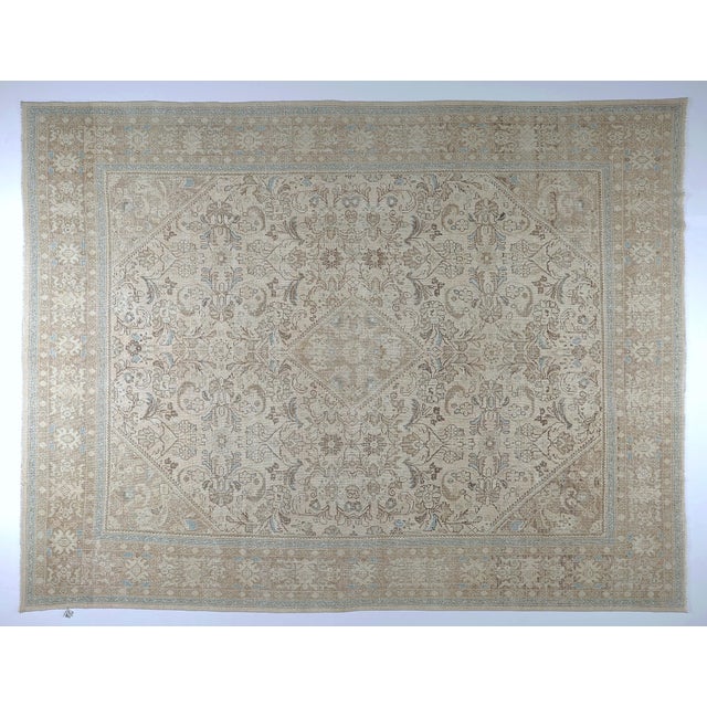 Elegant Oversized Tribal Rug – Soft Neutrals & Delicate Detailing This exquisite oversized tribal rug features a serene...