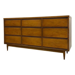 1970s Mid Century Modern 9 Drawer Lowboy Dresser With Dovetail Drawers and Tapered Legs For Sale