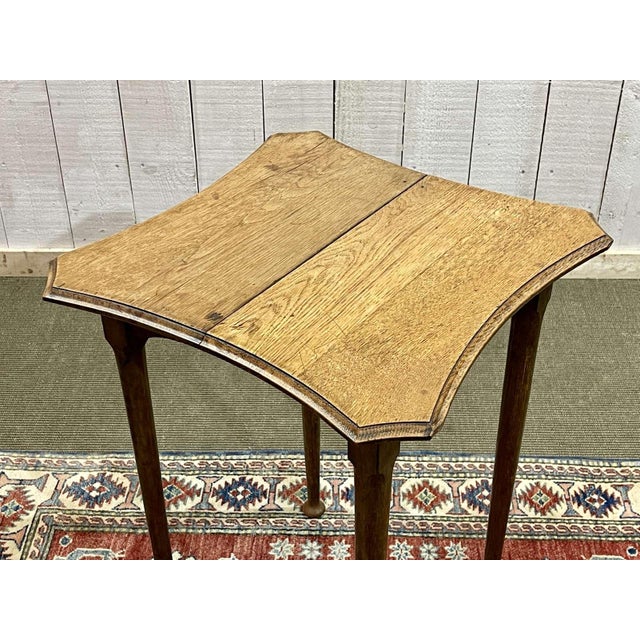 English oak pedestal table early 20th century - L=52cm D=53cm H=71cm.