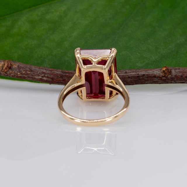Estate 13.9Ct Madagascar Ruby Ring: Solid 10k Gold – Emerald Cut, Size 6.75 For Sale - Image 9 of 10