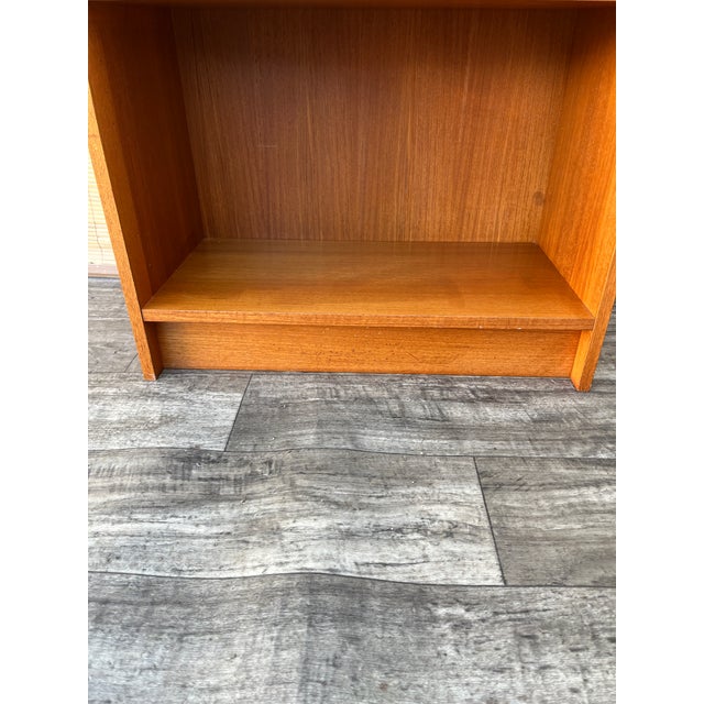 Vintage Danish Mid Century Modern Bookcase. Circa 1970s. For Sale - Image 4 of 12
