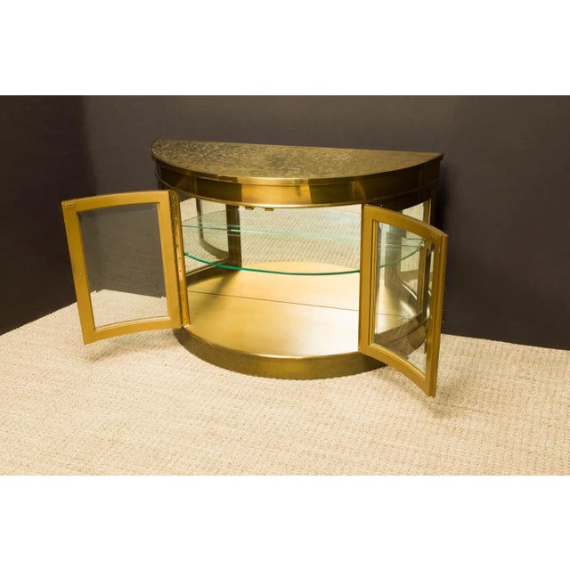 Mastercraft Brass Illuminated Demilune Vitrine Cabinet, 1970s, Signed For Sale In Los Angeles - Image 6 of 16