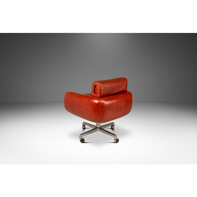 Animal Skin Rare Set of Two (2) Swivel Lounge Chairs in Leather by Frank Doerner for Doerner Faultless Limited Release for John Stuart, Usa, C. 1970s For Sale - Image 7 of 18