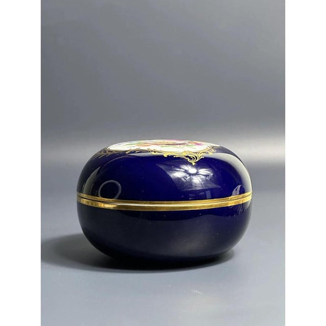 Cobalt Blue and Floral Lidded Porcelain Box from Meissen, 1924-1934 For Sale - Image 3 of 7