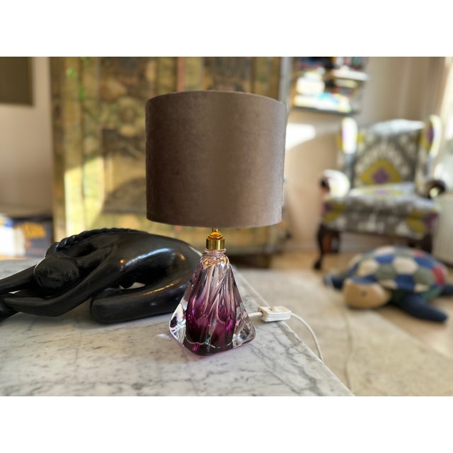 1950s Mid-Century Modern Crystal Table Lamp with Amethyst Base from Val Saint Lambert, 1955 For Sale - Image 5 of 18