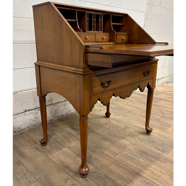 Vintage Davis Cabinet Co Chippendale Queen Anne Style Slant Front Secretary Desk For Sale - Image 9 of 16