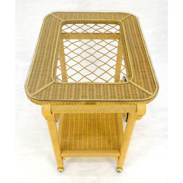 Heywood-Wakefield Mint c1960s Mid Century Modern Blond Wicker Serving Table Bar Cart For Sale - Image 4 of 15