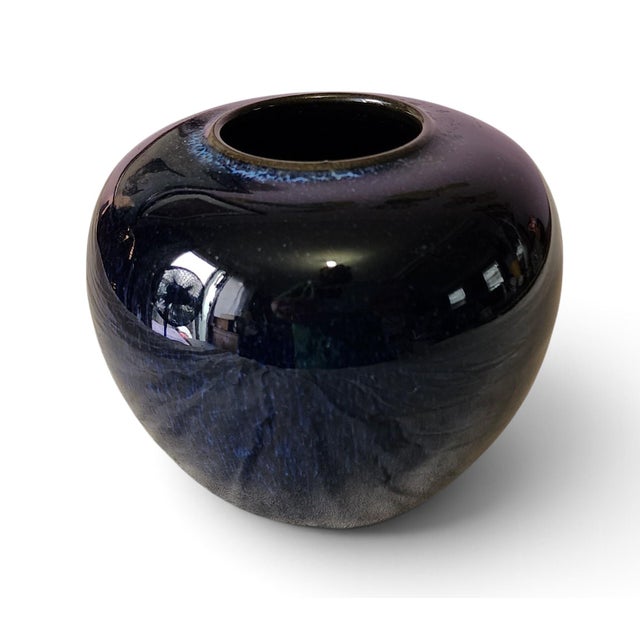 Ceramic Vintage Dark Indigo Blue Bulbous Formed Pottery Vase, 1980s ~ Unmarked For Sale - Image 7 of 10