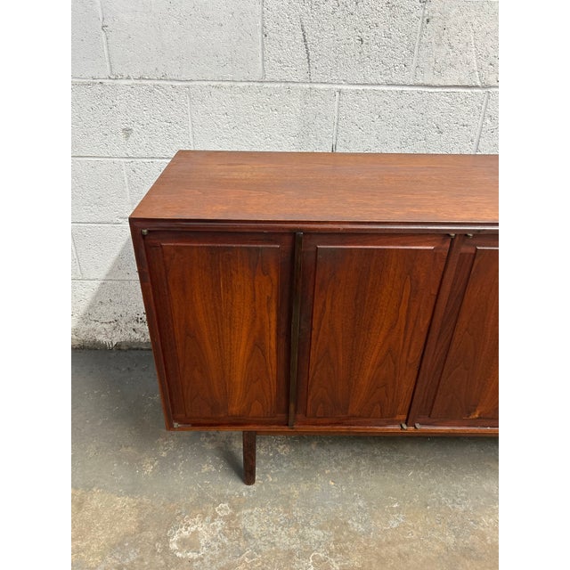 Brown Jack Cartwright for Founders Attributed Mid Century Modern Walnut Sideboard 1960s For Sale - Image 8 of 12