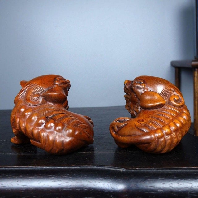 Amber Pair of Vintage Boxwood Guardian Lion Carvings – 2.8" Foo Dog Hand Pieces For Sale - Image 8 of 9