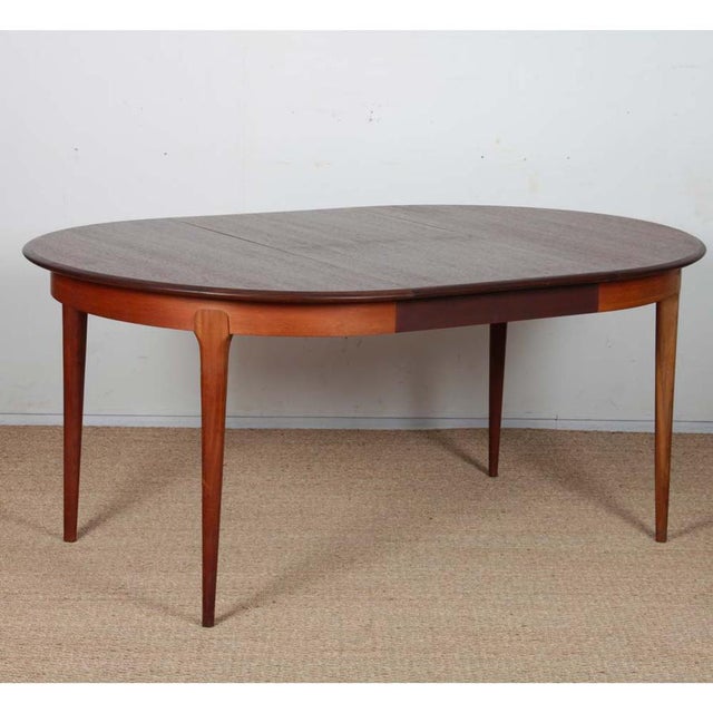 1960s Scandinavian Round Extendable Dining Table in Teak, 1960 For Sale - Image 5 of 9