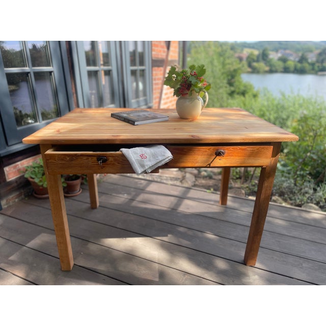 This charming table has been completely sanded and oiled by us. Width: 120.5 cm Depth: 79 cm Height: 78 cm, Legroom: 62 cm...