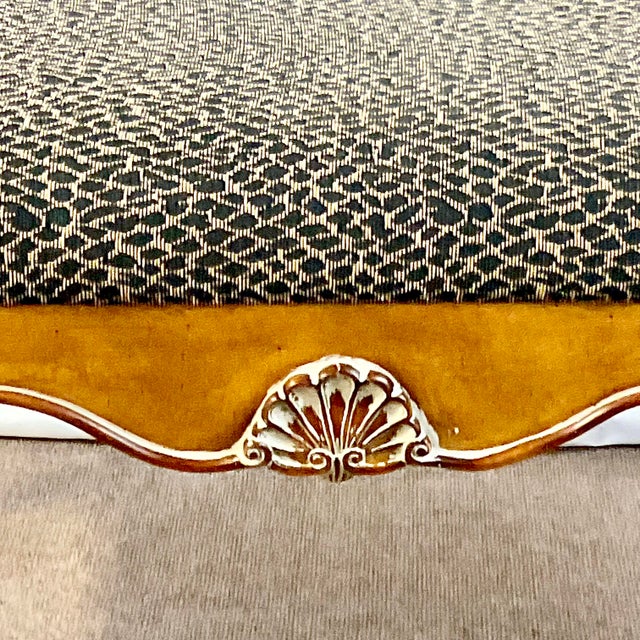 Wood 1980s Vintage Neoclassical Animal Print Upholstered Bench With Shell and Barley Twist Accents For Sale - Image 7 of 12