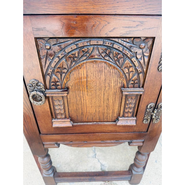1950s English Oak Side Table For Sale - Image 5 of 9