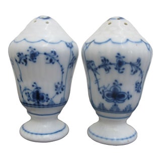 Royal Copenhagen Denmark Blue Fluted Porcelain Salt & Pepper Shaker Set 467/480 For Sale