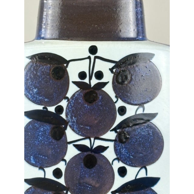 1960s Mid-Century Danish Modern Tenera Pillow Vase by Grethe Helland-Hansen for Aluminia / Royal Copenhagen, 1960s For Sale - Image 5 of 6