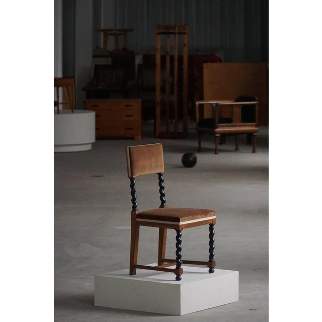 A refined set of four dining chairs in a Neo-Baroque / Renaissance Revival style, dating to the early 20th century and...