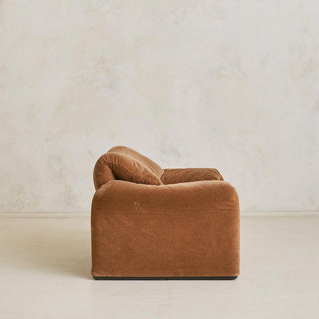 Late 20th Century Italian Maralunga Brown Velvet Armchair by Vico Magistretti for Cassina, 1970s For Sale - Image 5 of 10