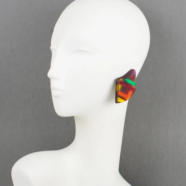 Harriet Bauknight for Kaso designed these colorful geometric Lucite clip-on earrings. They feature a massive asymmetric...