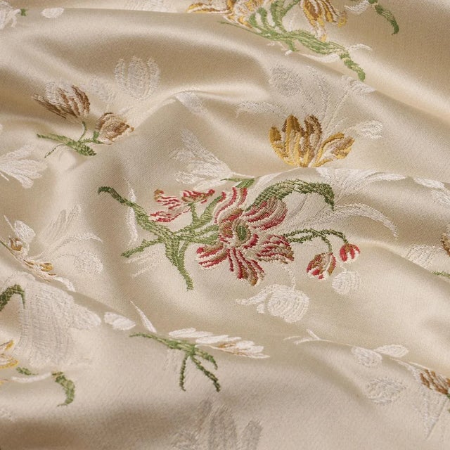 Schumacher SAMPLE - Schumacher Spitalfields Bouquet Fabric In Alabaster For Sale - Image 4 of 5