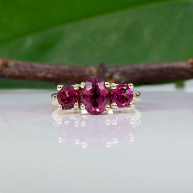 2020s 1.7Ct Three-Stone Rubellite Tourmaline Ring in Solid 14k Gold, Oval Cut 7x5mm, Size 6.75 For Sale - Image 5 of 9