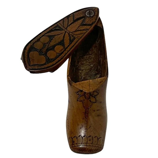 Wood Early 19th Century Dutch Wooden Shoe Shaped Snuff Box For Sale - Image 7 of 8