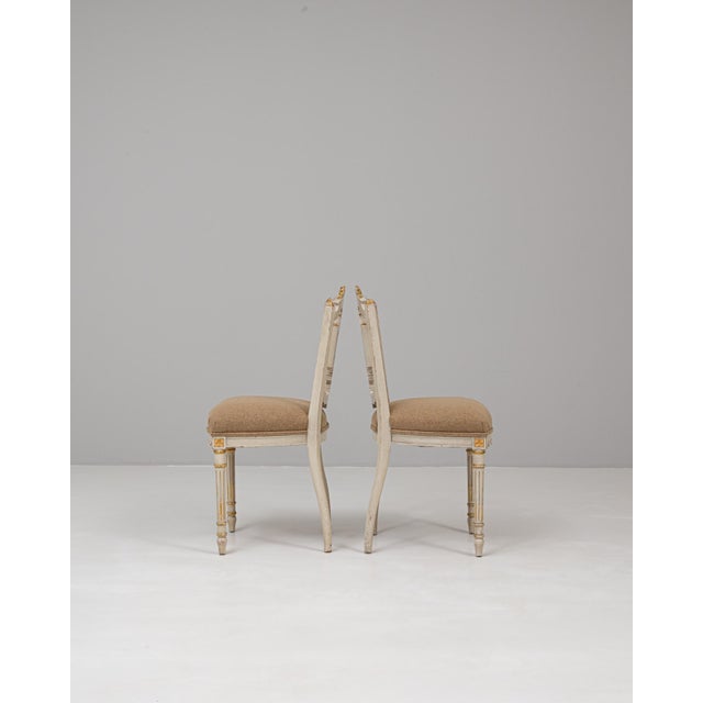 1900s French Pair Of White Patinated Louis XVI Gilded Chairs For Sale - Image 9 of 12