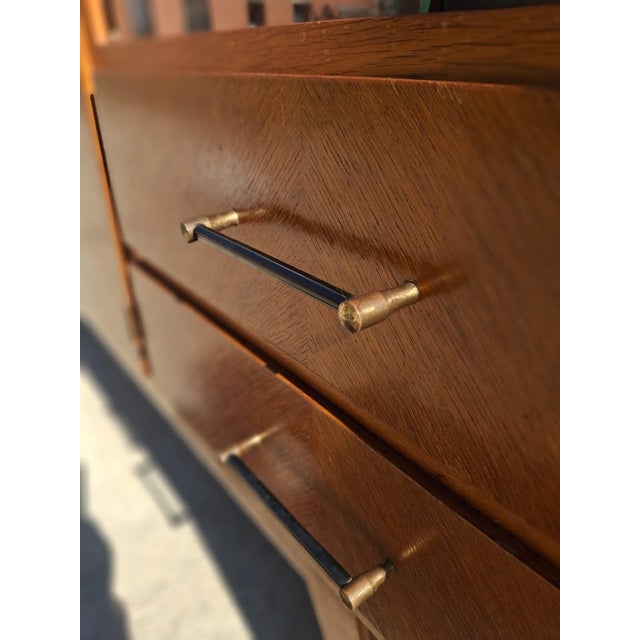Modernist French Sideboard in Oak Chevron Pattern and Glass-Fronted, 1950s For Sale - Image 4 of 15