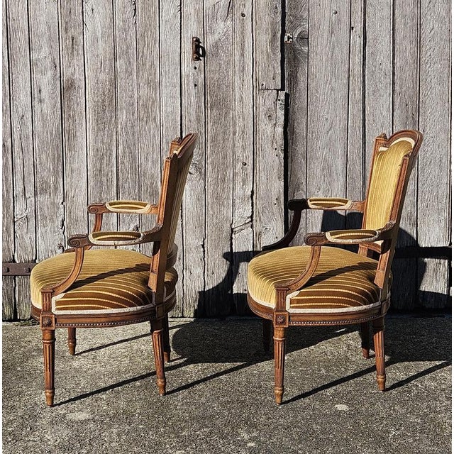 Antique French Armchairs in Walnut, 1900s, Set of 2 For Sale - Image 6 of 18