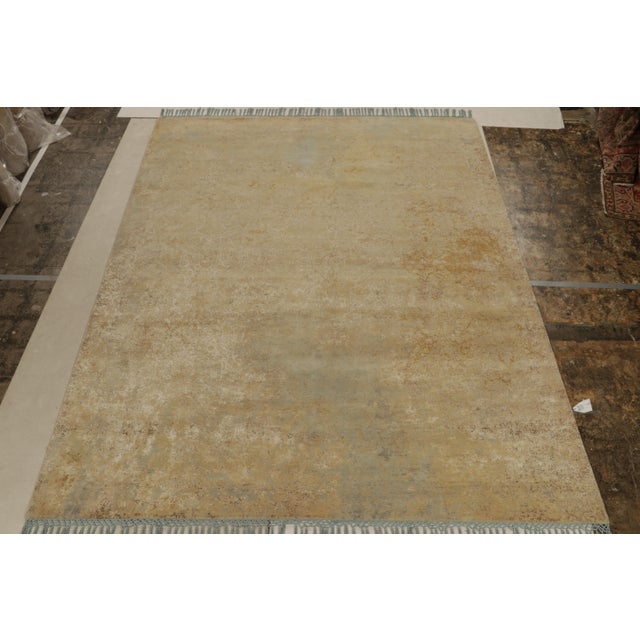 This hand-knotted wool and silk 9x12 rug is a new addition to Rug & Kilim’s Modern Classics Collection that reimagines...