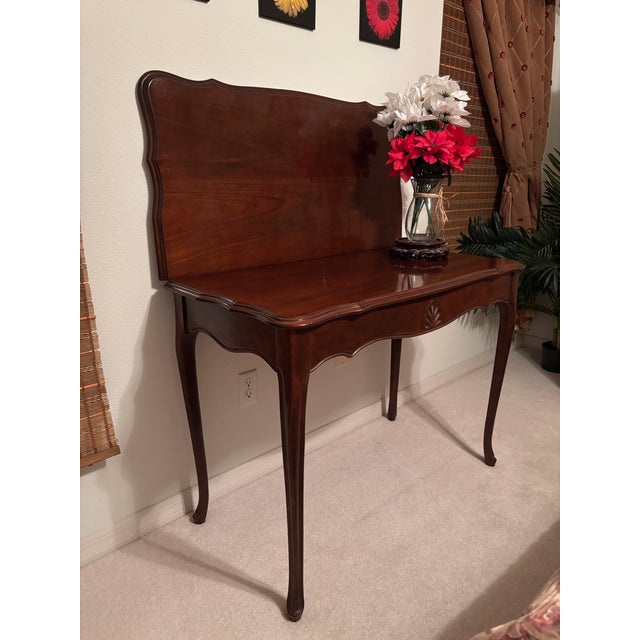 Traditional Early 20th Century Federal Revival Mahogany Convertible Extension Dining & Game Table With Three Leaves For Sale - Image 3 of 12
