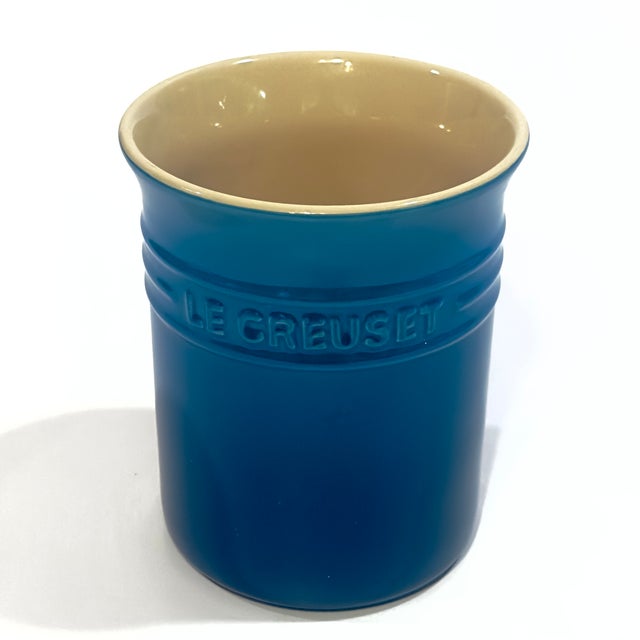 Clear the clutter and add a splash of signature color to your countertop with this essential kitchen companion. Crafted...