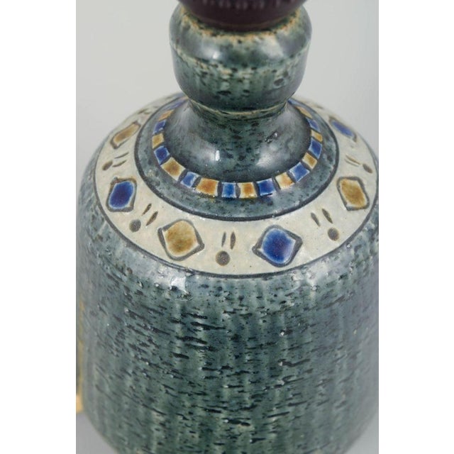 Stoneware Table Lamp with Textured Surface and Green Glaze by Yngve Blixt, Höganäs, 1970s For Sale - Image 3 of 5