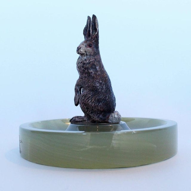 A cold painted bronze study of a hare. Set on an onyx base ring tray. Dimensions: H 12cm, W 12cm Origin: Austrian Date:...