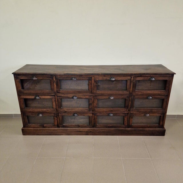 Immerse yourself in the elegance of the ancient French cabinet, made entirely of mahogany. Made of high quality mahogany,...