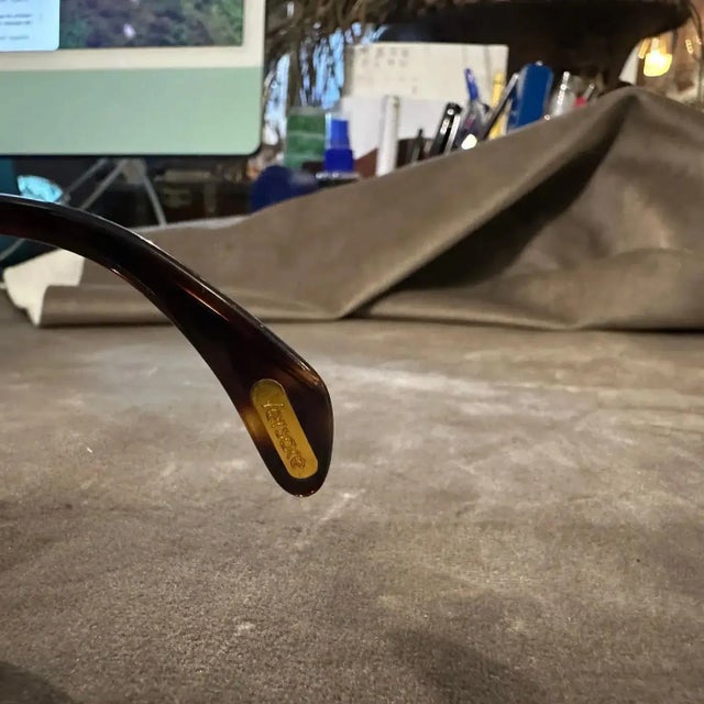 Step into retro sophistication with these stunning 1980s vintage fashion sunglasses by Gianni Versace. Featuring a bold,...