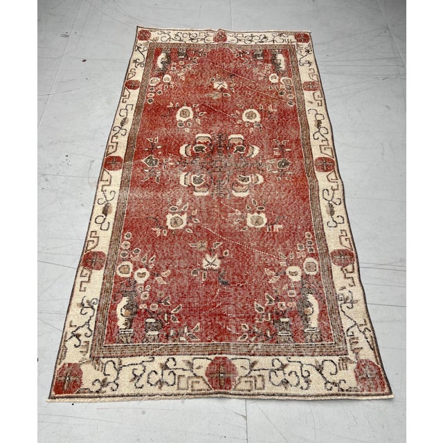 This beautifull boho rug dates from the 1970s, comes from Turkey and is still in excellent condition! The rug has the...