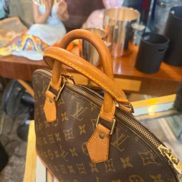 Brown 1996 Louis Vuitton Monogram Coated Canvas Alma Hand-Bag For Sale - Image 8 of 13