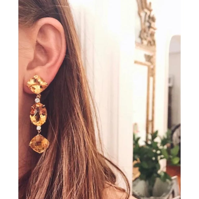 Christina Addison 18kt Yellow Gold Elegant Three Stone Drop Earrings With Faceted Oval Amethyst and Blue Topaz and Citrine. For Sale - Image 9 of 12