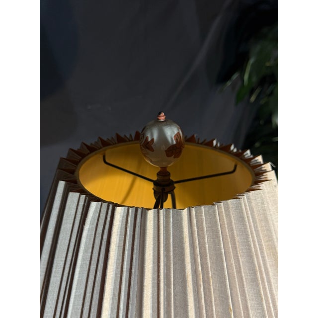Vintage Chinoiserie Porcelain Table Lamp With Terracotta Floral Motif and Pleated Shade For Sale - Image 4 of 10