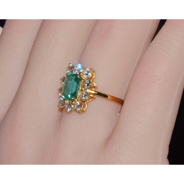 Metal Certified Natural 2.73cts Diamond Emerald 18k Gold Dinner Halo Ring For Sale - Image 7 of 14