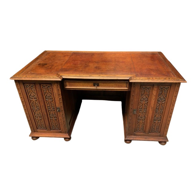 Antique Neo-Gothic Desk in Oak, 1880 For Sale