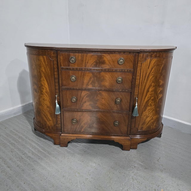 Small Mahogany Bowed Sideboard, 1920 For Sale - Image 4 of 13