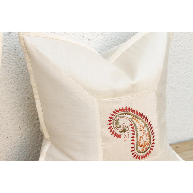 Contemporary Pair of Buti Ivory Paisley Pillow Cover For Sale - Image 3 of 6
