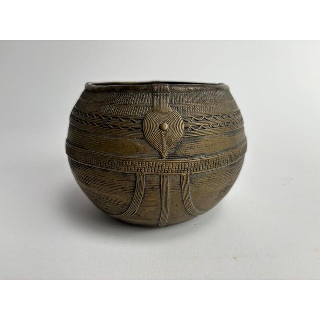 Rare and refined African metal vase with handmade decorations, an object of great charm capable of furnishing your home...