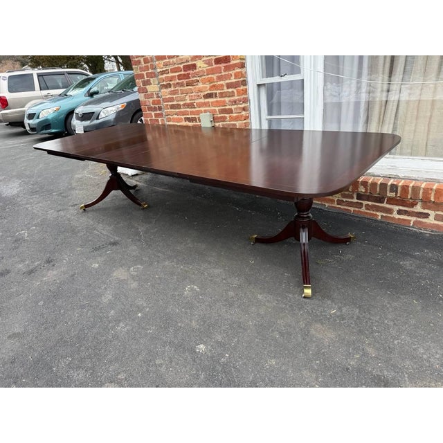Late 20th Century Kindel Oxford Georgian Style Mahogany Double Pedestal Extension Dining Table With 4 Leaves For Sale - Image 5 of 17