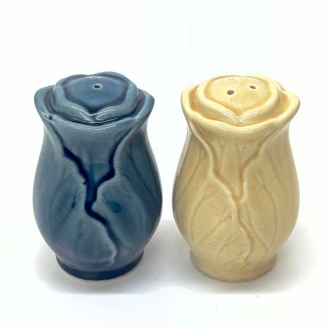 Cream and blue salt & pepper shakers, a pair. This is a gorgeous, delicate set of "sand" white and "medium blue" textural...