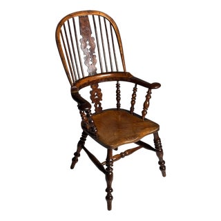 English Windsor Chair in Yew Wood For Sale
